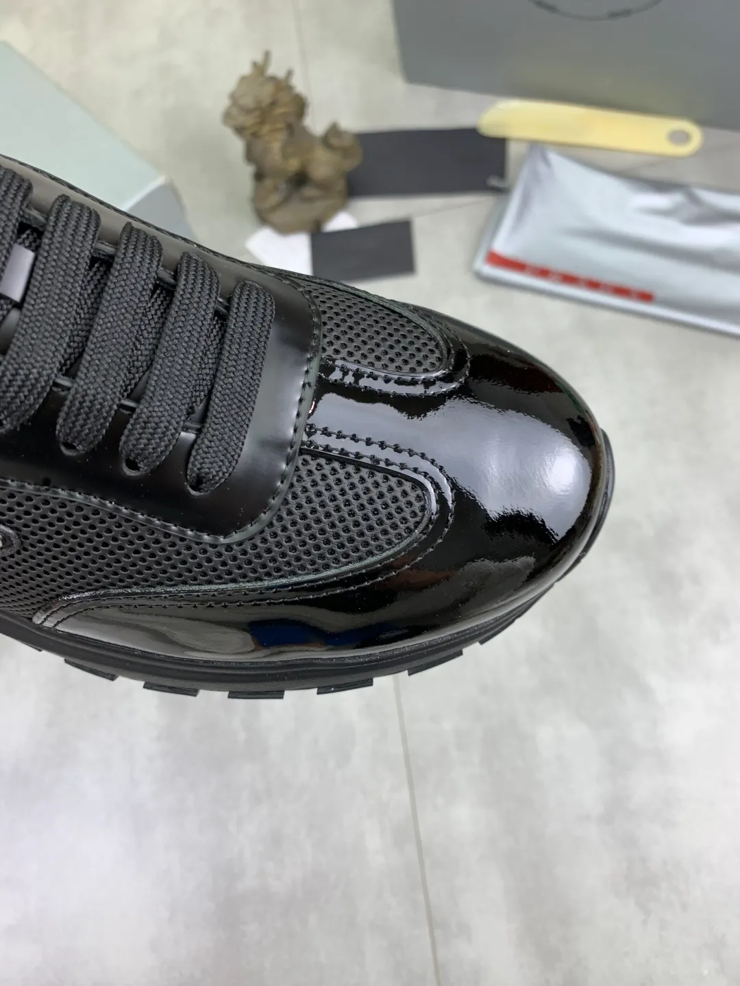 Men's Men's Shoes 💰P600 💰【New Style】 The latest model of high-quality PRADA classic men's shoes has been launched on the official website at 1:1, synchronized in Hong Kong, and on the same catwalk; all made of calfskin➕imported cowhide lining, 🍡🍡original rubber outsole, non-slip and wear-resistant; comfortable on the feet, attractive style, fine workmanship, and simple and neat shoe lasts, showing the courage and toughness of men, 👍Size: 39-44 (45 can be customized) black White color🉑️choose